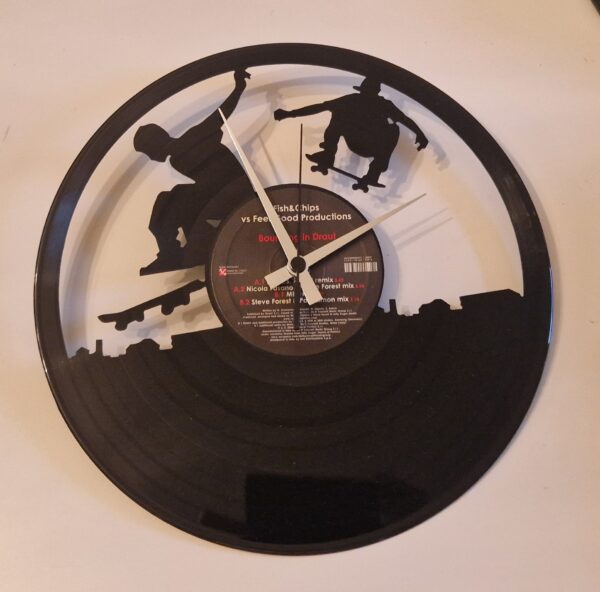 upcycling Schallplatten Wanduhr "Skater" – Bild 2